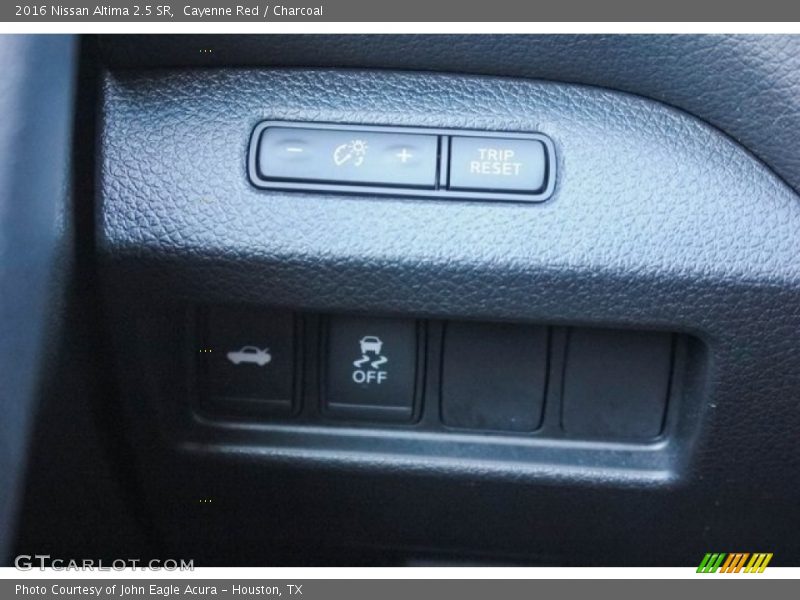 Cayenne Red / Charcoal 2016 Nissan Altima 2.5 SR