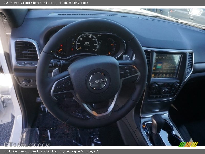 Bright White / Black 2017 Jeep Grand Cherokee Laredo