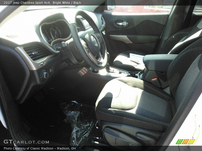 Bright White / Black 2017 Jeep Cherokee Sport 4x4