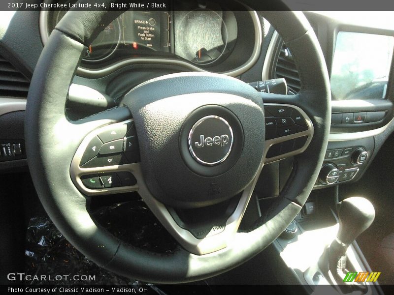 Bright White / Black 2017 Jeep Cherokee Latitude 4x4