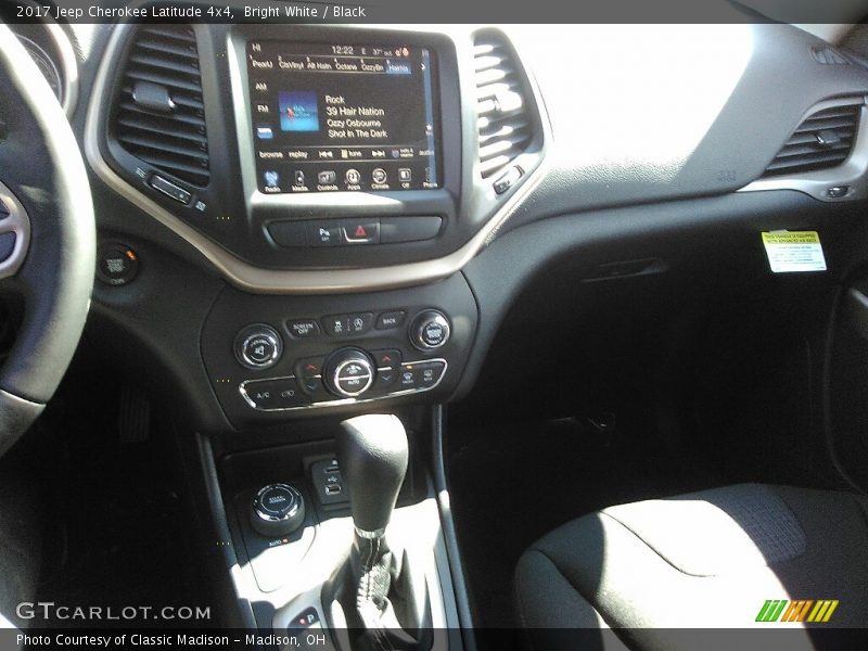 Bright White / Black 2017 Jeep Cherokee Latitude 4x4
