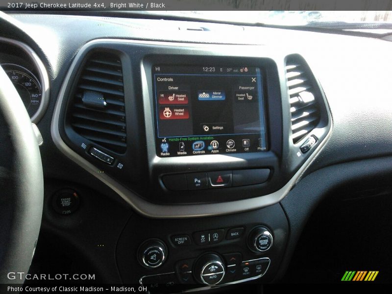Bright White / Black 2017 Jeep Cherokee Latitude 4x4