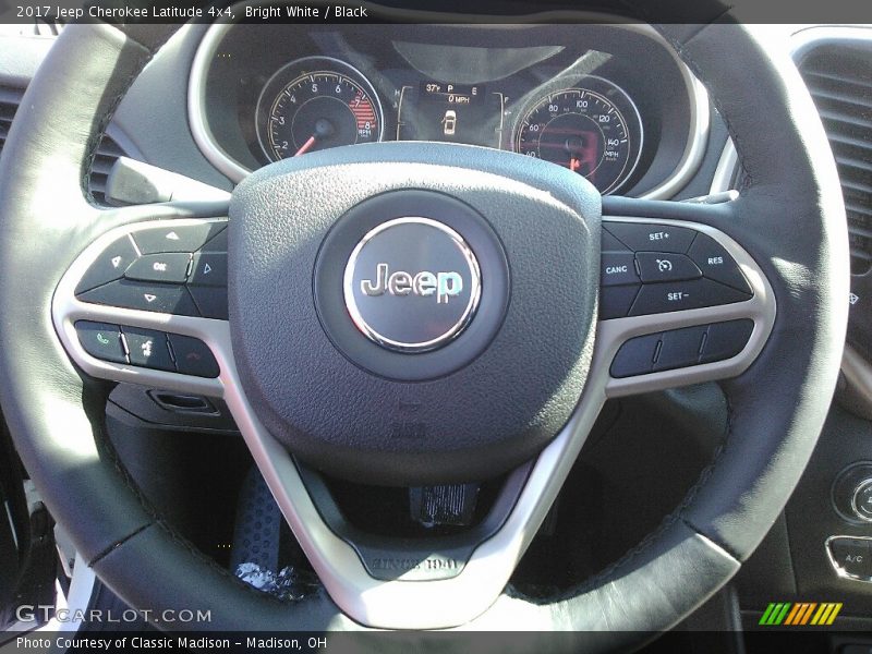 Bright White / Black 2017 Jeep Cherokee Latitude 4x4
