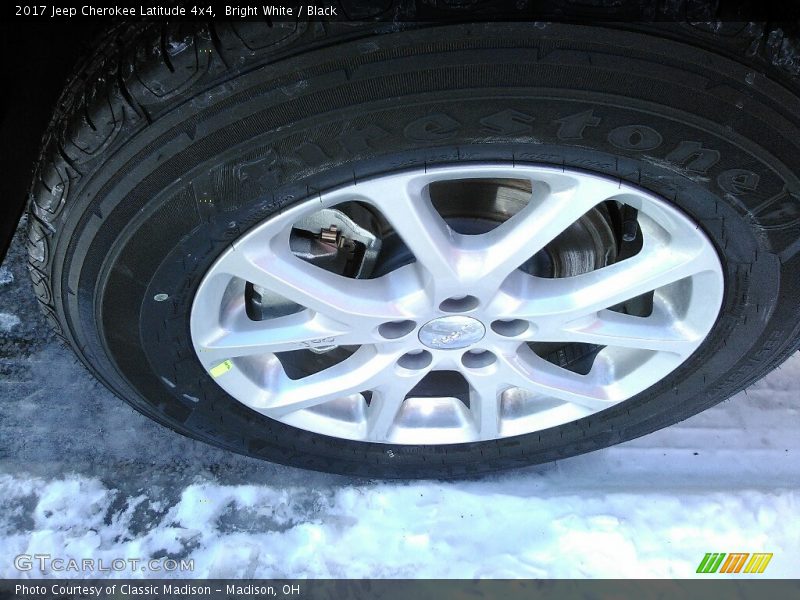 Bright White / Black 2017 Jeep Cherokee Latitude 4x4