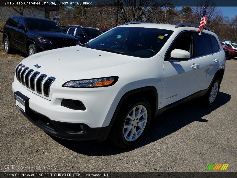 Bright White / Black 2016 Jeep Cherokee Latitude
