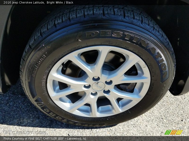 Bright White / Black 2016 Jeep Cherokee Latitude