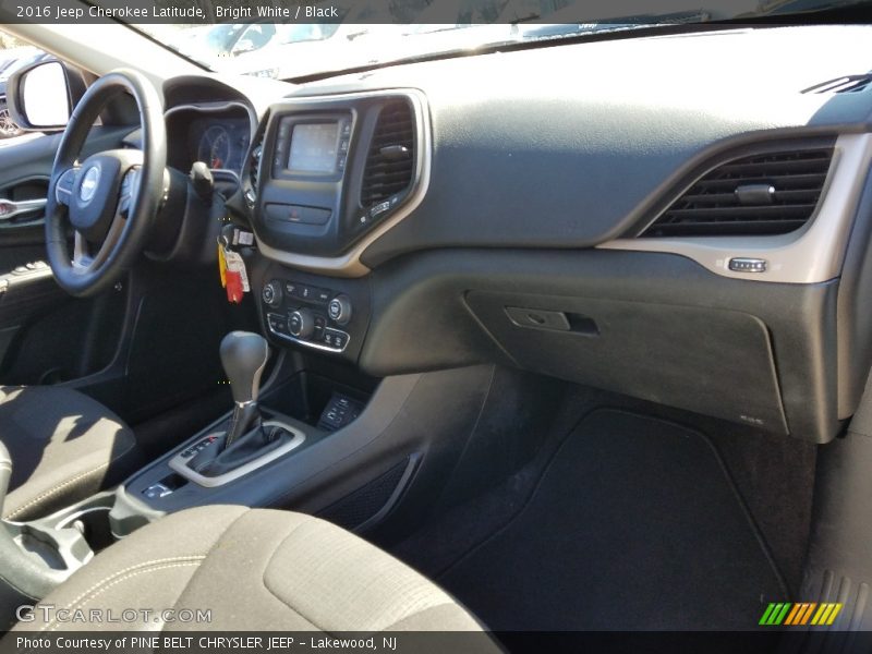 Bright White / Black 2016 Jeep Cherokee Latitude