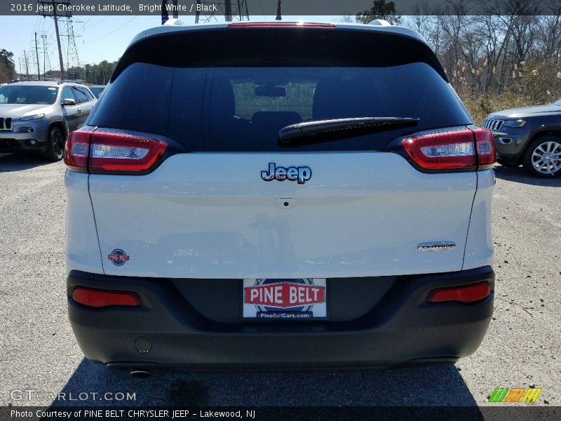 Bright White / Black 2016 Jeep Cherokee Latitude