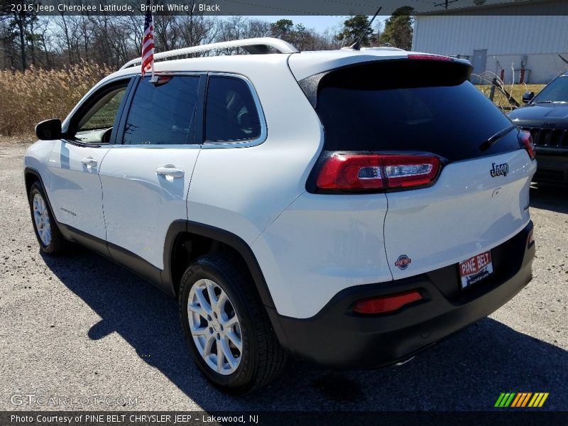 Bright White / Black 2016 Jeep Cherokee Latitude