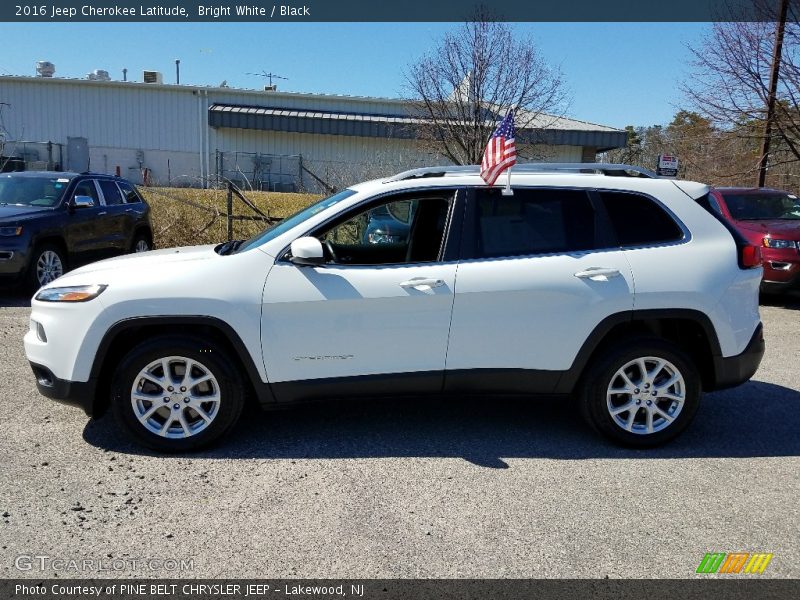 Bright White / Black 2016 Jeep Cherokee Latitude