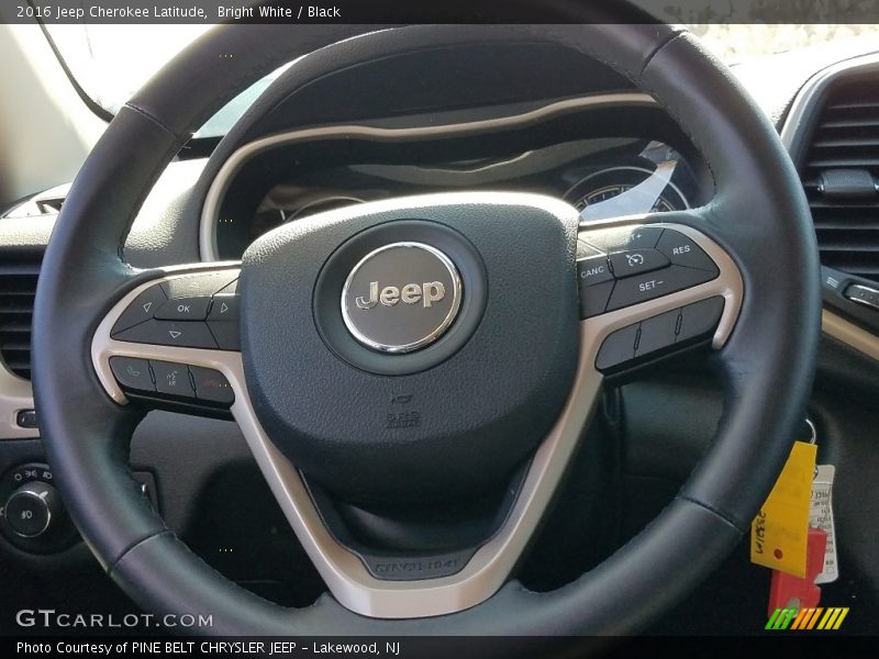 Bright White / Black 2016 Jeep Cherokee Latitude