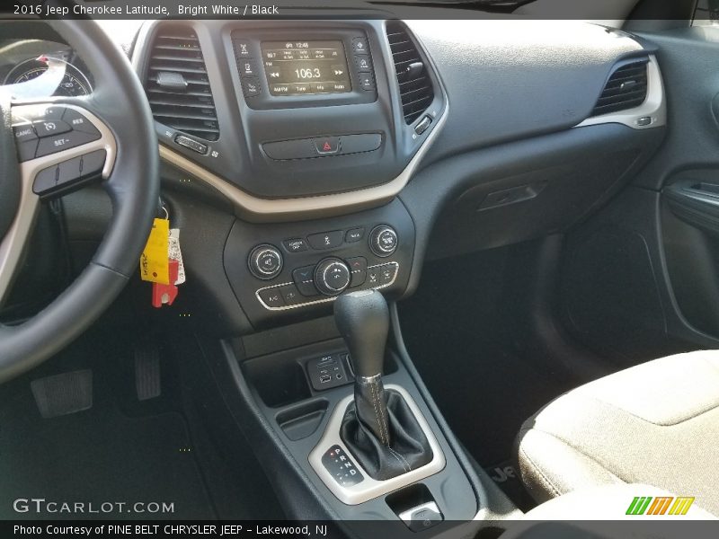 Bright White / Black 2016 Jeep Cherokee Latitude