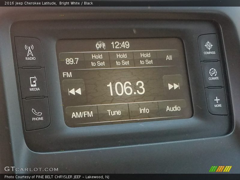 Bright White / Black 2016 Jeep Cherokee Latitude