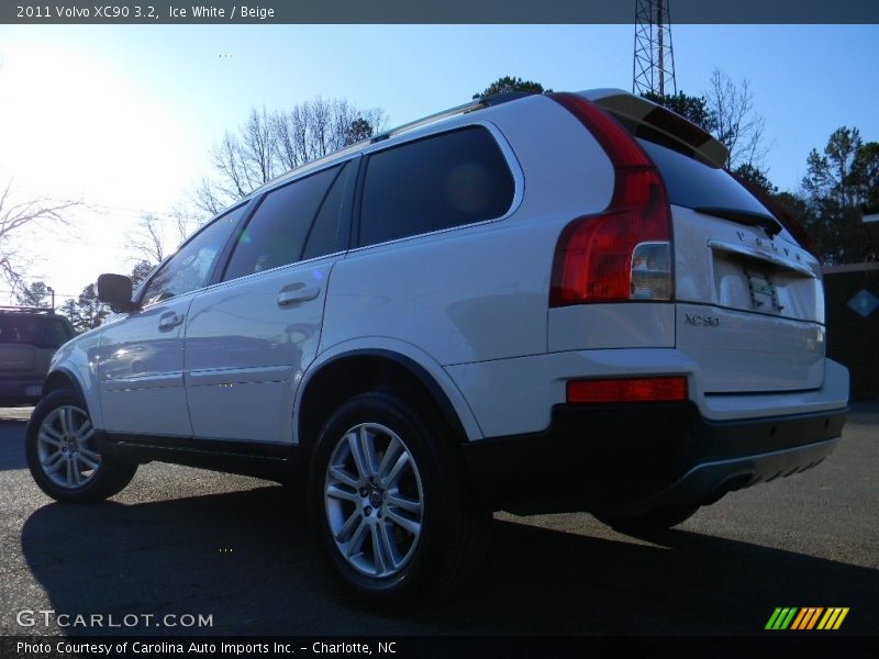 Ice White / Beige 2011 Volvo XC90 3.2
