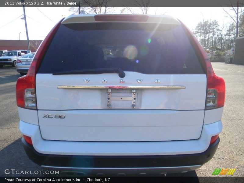 Ice White / Beige 2011 Volvo XC90 3.2