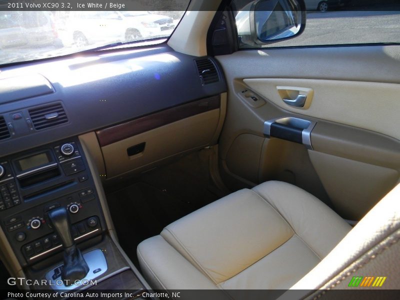 Ice White / Beige 2011 Volvo XC90 3.2