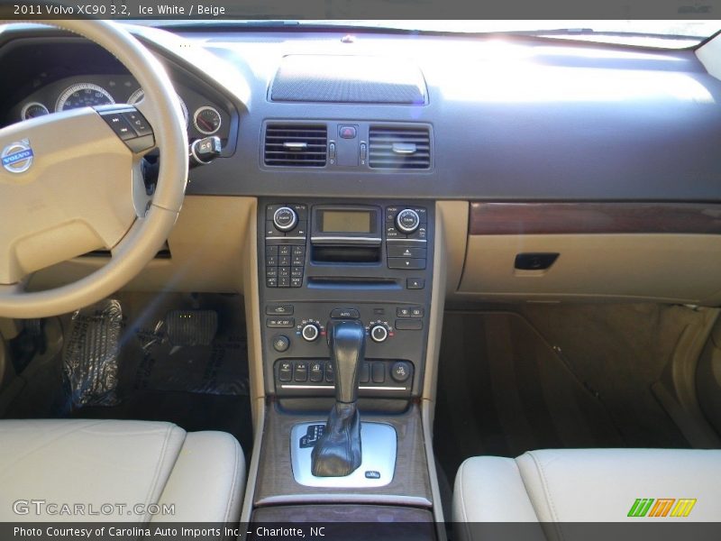 Ice White / Beige 2011 Volvo XC90 3.2