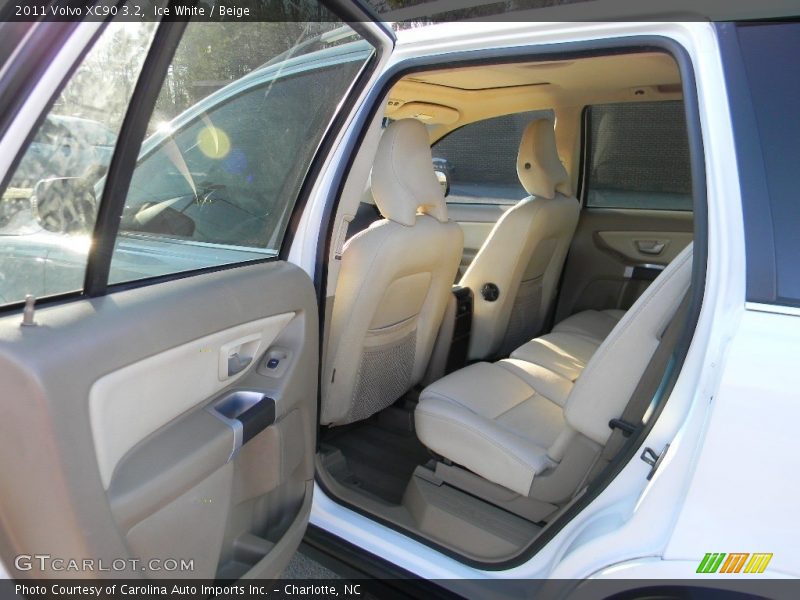 Ice White / Beige 2011 Volvo XC90 3.2