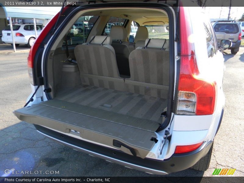 Ice White / Beige 2011 Volvo XC90 3.2