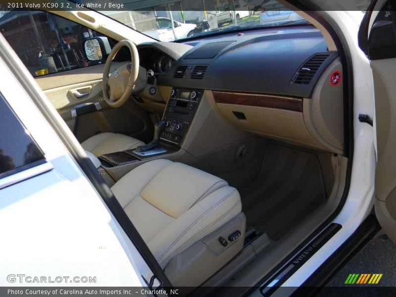 Ice White / Beige 2011 Volvo XC90 3.2