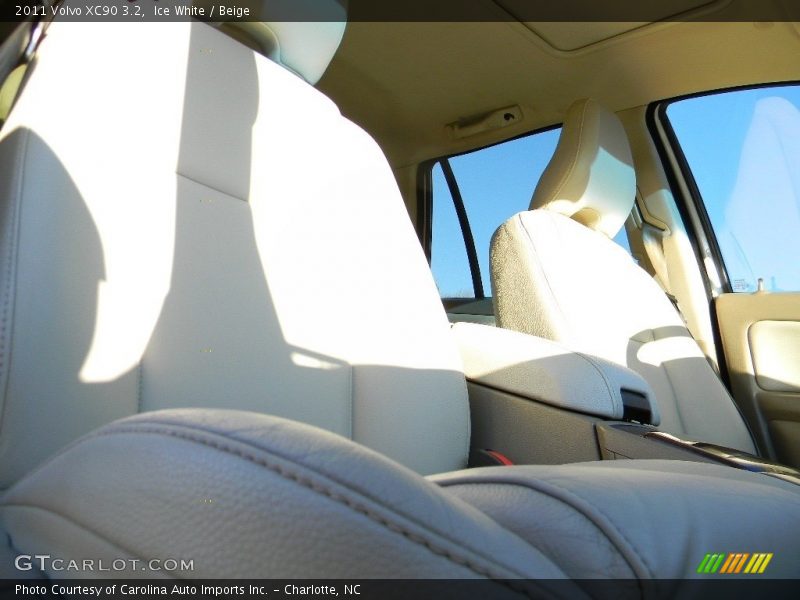 Ice White / Beige 2011 Volvo XC90 3.2