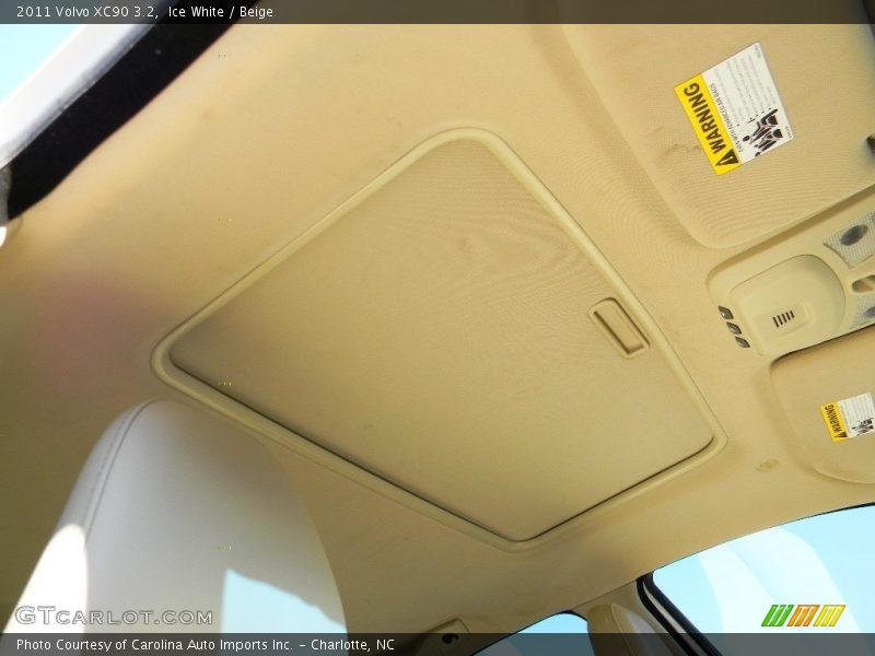 Ice White / Beige 2011 Volvo XC90 3.2