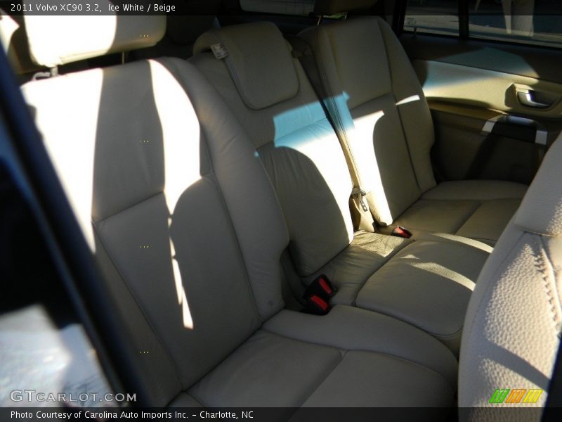 Ice White / Beige 2011 Volvo XC90 3.2