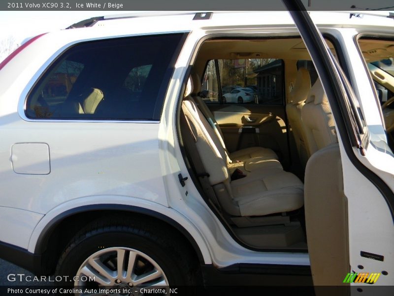 Ice White / Beige 2011 Volvo XC90 3.2