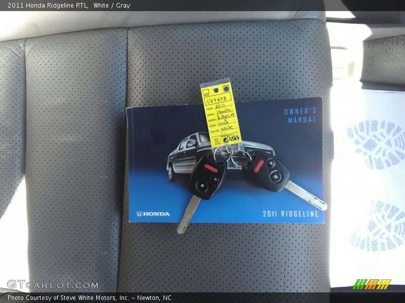 White / Gray 2011 Honda Ridgeline RTL