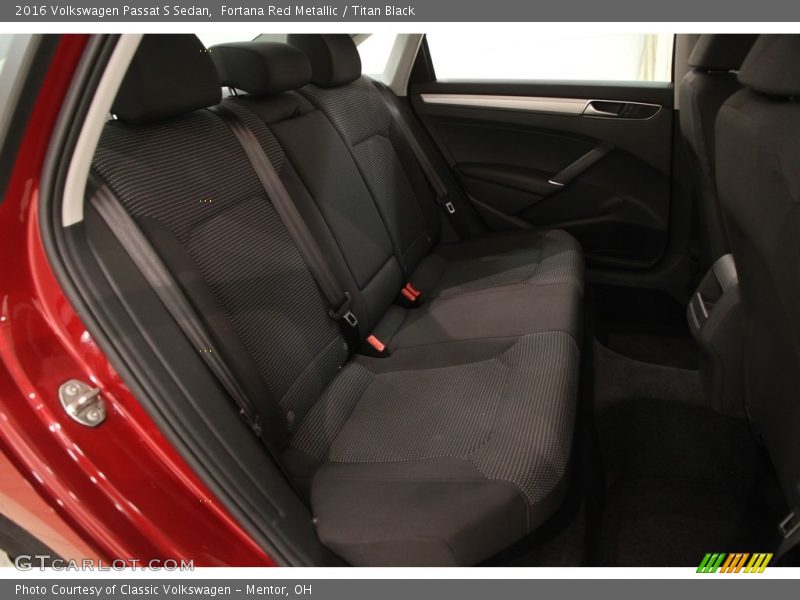 Fortana Red Metallic / Titan Black 2016 Volkswagen Passat S Sedan