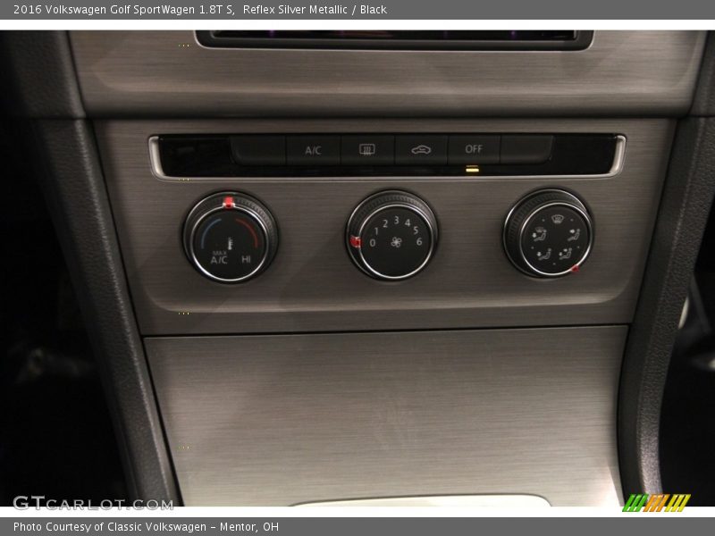 Controls of 2016 Golf SportWagen 1.8T S