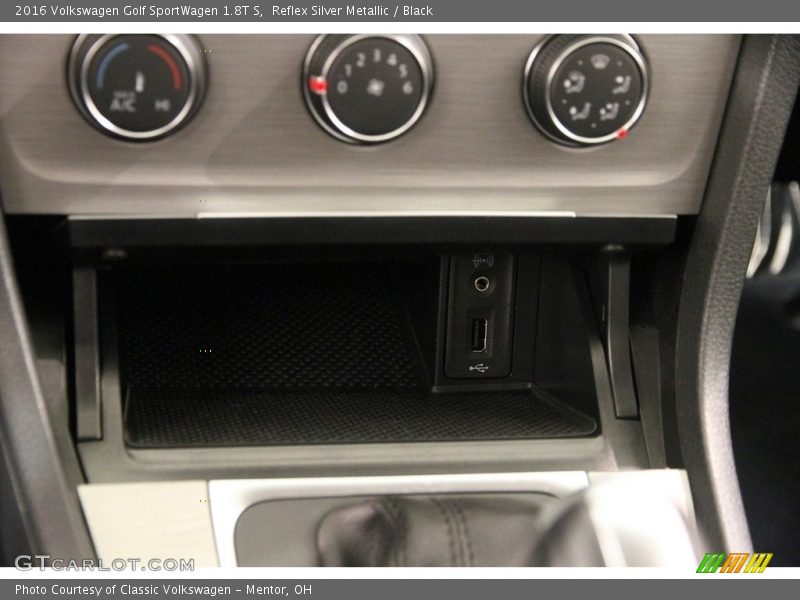 Reflex Silver Metallic / Black 2016 Volkswagen Golf SportWagen 1.8T S