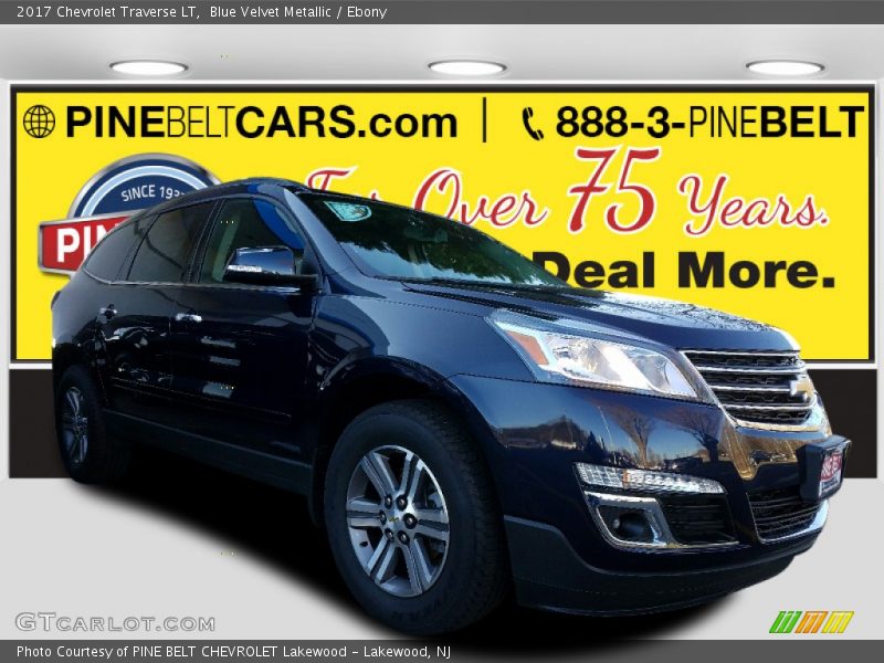 Blue Velvet Metallic / Ebony 2017 Chevrolet Traverse LT