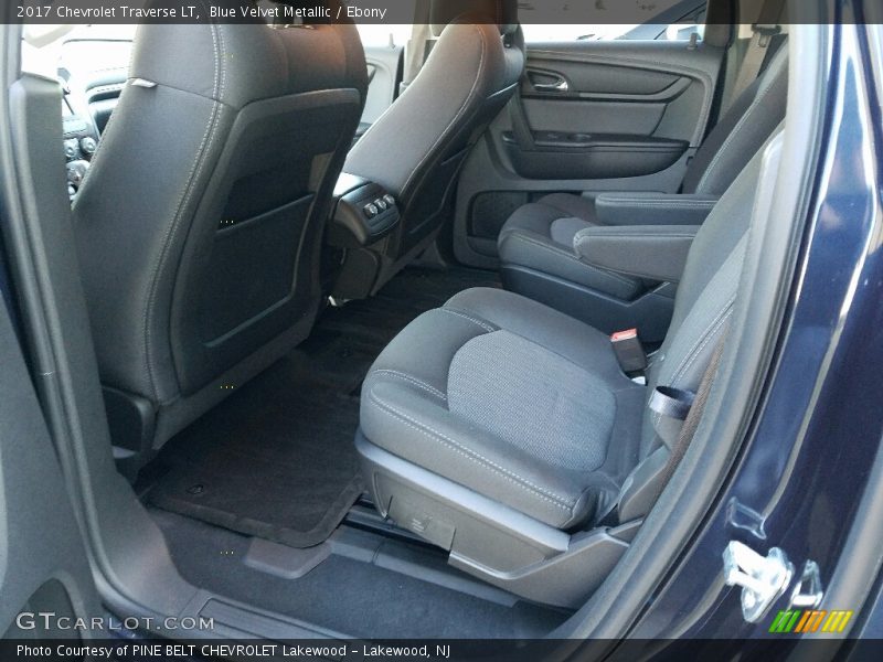 Blue Velvet Metallic / Ebony 2017 Chevrolet Traverse LT