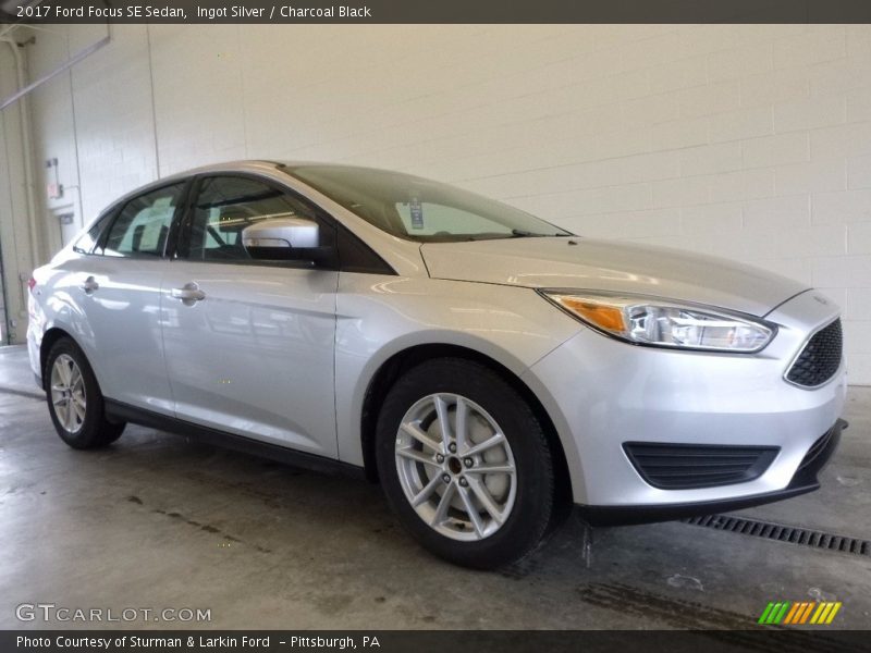 Ingot Silver / Charcoal Black 2017 Ford Focus SE Sedan