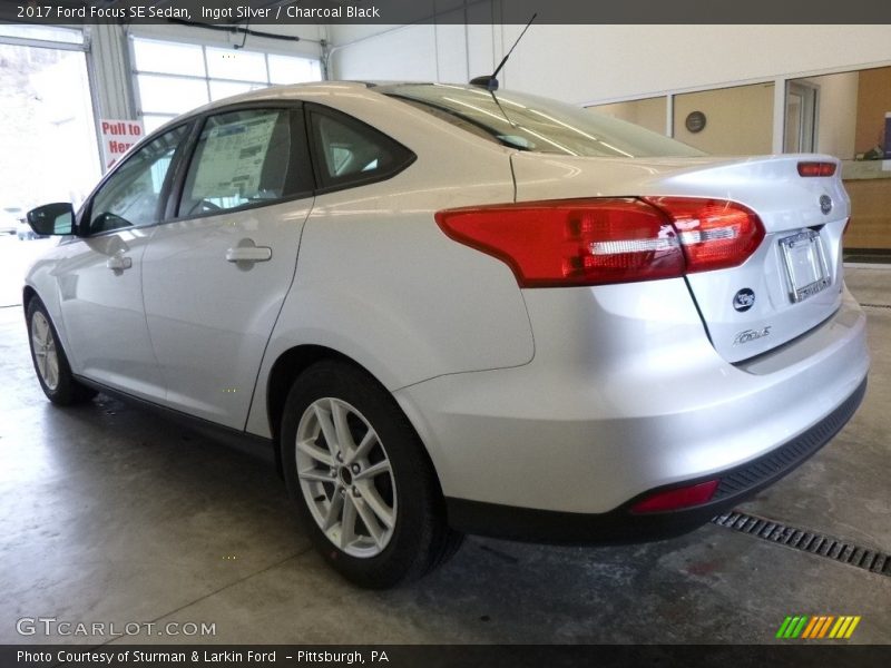 Ingot Silver / Charcoal Black 2017 Ford Focus SE Sedan