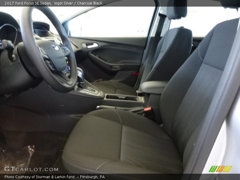 Ingot Silver / Charcoal Black 2017 Ford Focus SE Sedan
