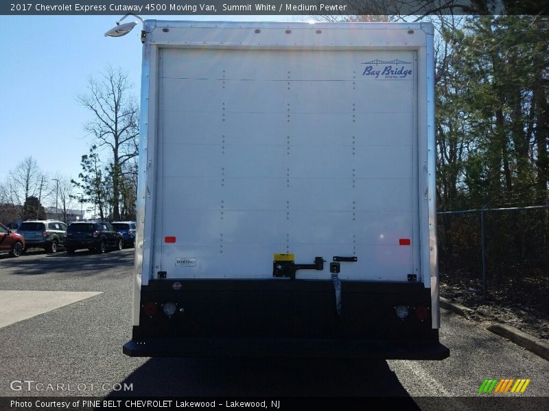 Summit White / Medium Pewter 2017 Chevrolet Express Cutaway 4500 Moving Van