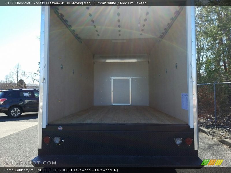 Summit White / Medium Pewter 2017 Chevrolet Express Cutaway 4500 Moving Van