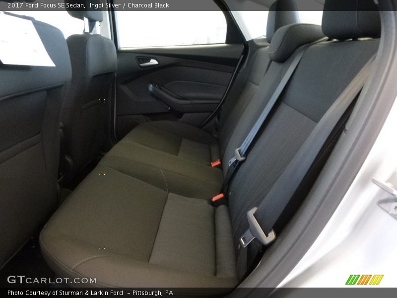 Ingot Silver / Charcoal Black 2017 Ford Focus SE Sedan