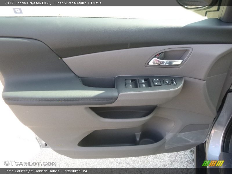 Lunar Silver Metallic / Truffle 2017 Honda Odyssey EX-L