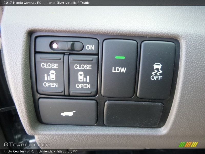 Lunar Silver Metallic / Truffle 2017 Honda Odyssey EX-L