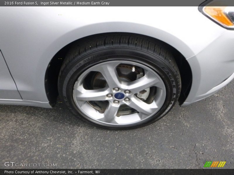 Ingot Silver Metallic / Medium Earth Gray 2016 Ford Fusion S
