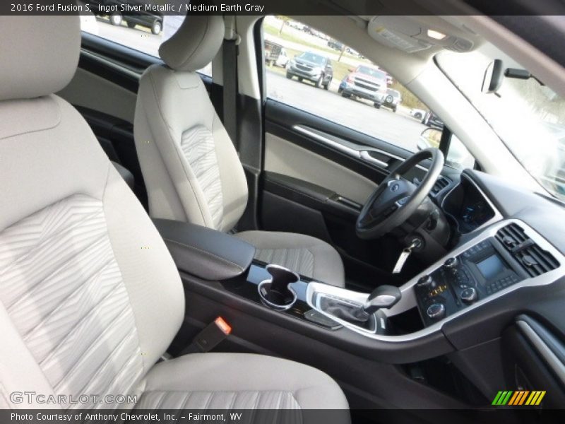 Ingot Silver Metallic / Medium Earth Gray 2016 Ford Fusion S