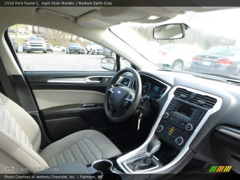 Ingot Silver Metallic / Medium Earth Gray 2016 Ford Fusion S