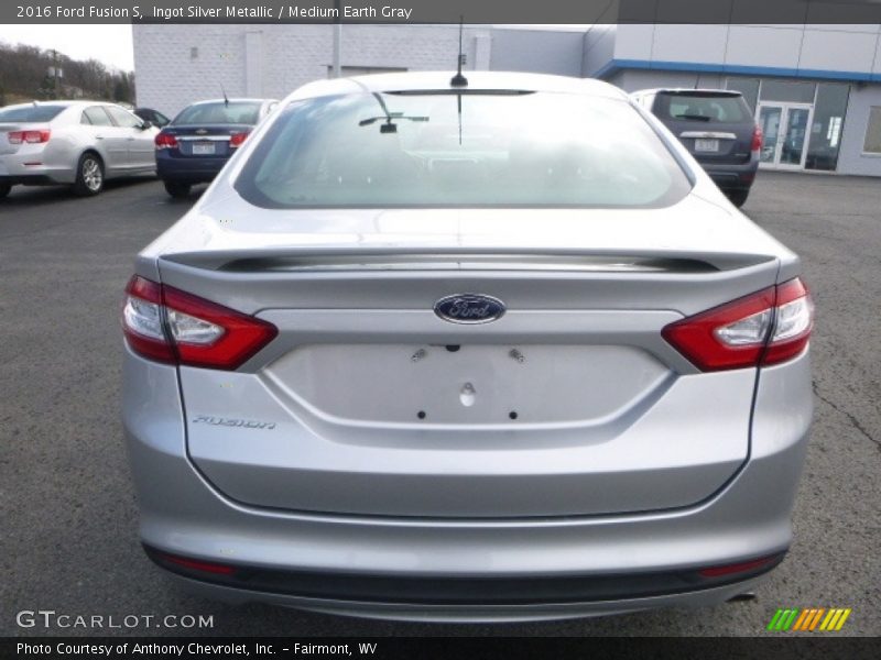 Ingot Silver Metallic / Medium Earth Gray 2016 Ford Fusion S