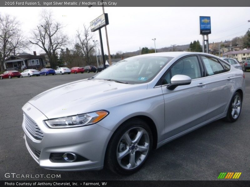 Ingot Silver Metallic / Medium Earth Gray 2016 Ford Fusion S