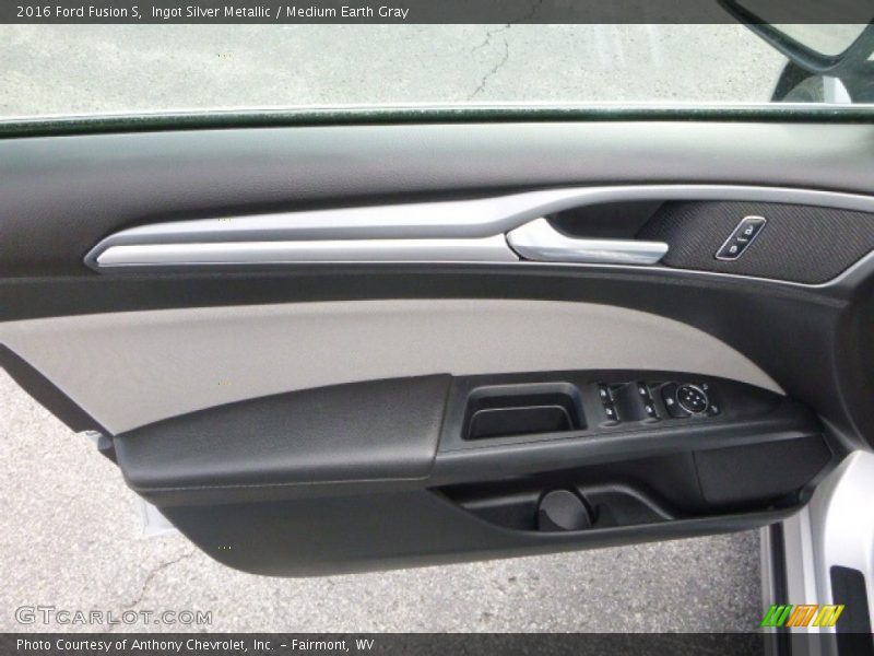 Ingot Silver Metallic / Medium Earth Gray 2016 Ford Fusion S