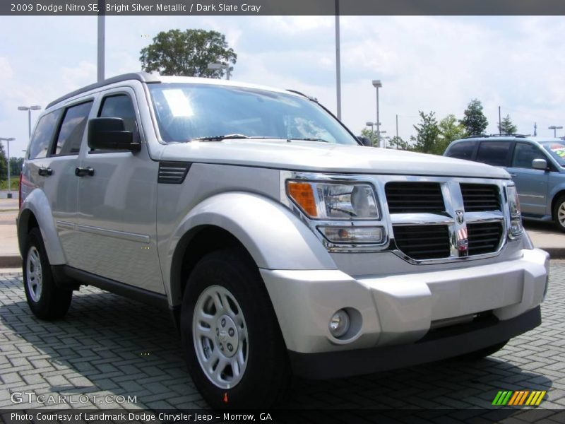 Bright Silver Metallic / Dark Slate Gray 2009 Dodge Nitro SE