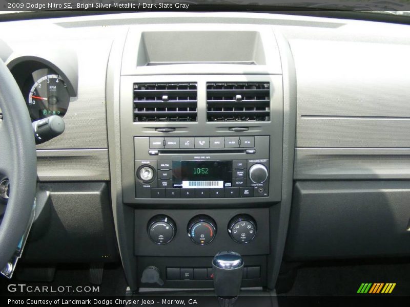 Bright Silver Metallic / Dark Slate Gray 2009 Dodge Nitro SE